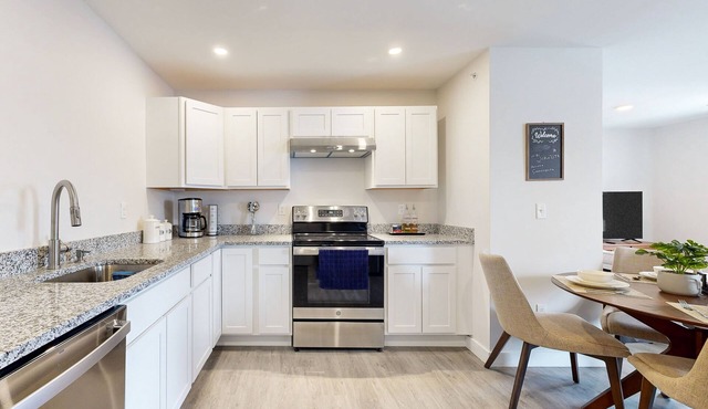 Dog-friendly condo with full kitchen, central AC, & fast WiFi in a walkable area