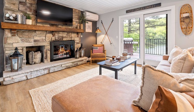 Dog Friendly Lakefront Lodge with Private Beach