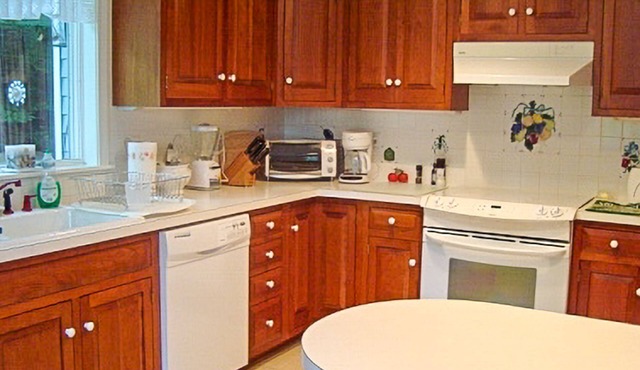 Dog-friendly waterfront home with a washer/dryer, volleyball court, deck & grill