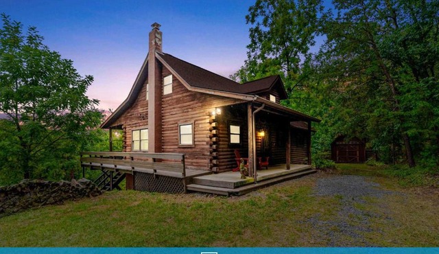 Dog Friendly with Fire Pit and Yard by the River