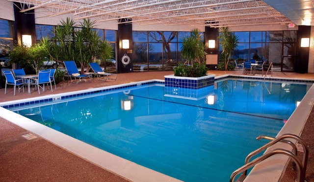 DoubleTree by Hilton St. Louis - Westport