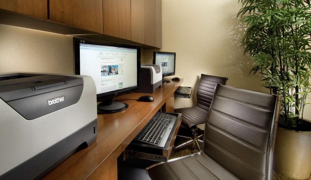 DoubleTree by Hilton Dulles Airport-Sterling