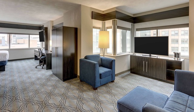 DoubleTree by Hilton St. Louis Forest Park