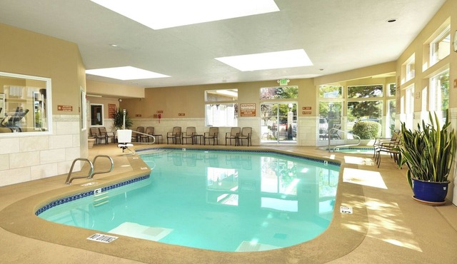 Downtown Retreat Perfect for Families | 2 Pet-Friendly Units w/Pool & Breakfast