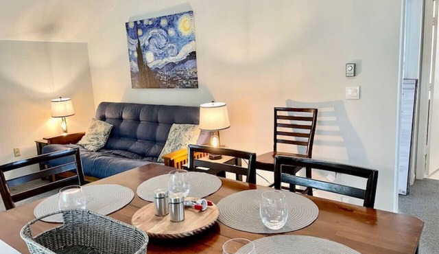 Dugway Hideaway Walking Distance to Lime Rock Park
