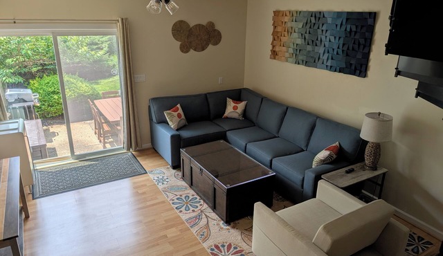 "Dune Blossom" Townhouse w/pool - 3 blocks to beach - linens/pillows included