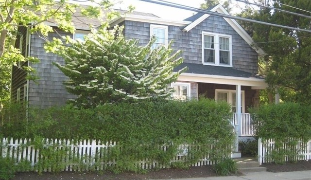 East Hampton Village Getaway - right off Main Street