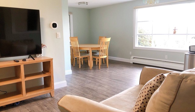 Easy access! 1br, 5 min walk to T train, easy access to Highway