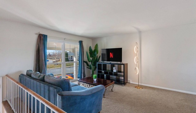 Easy Self Check-in 4BR Escape Prime Walkable Location Dining & Shops Nearby