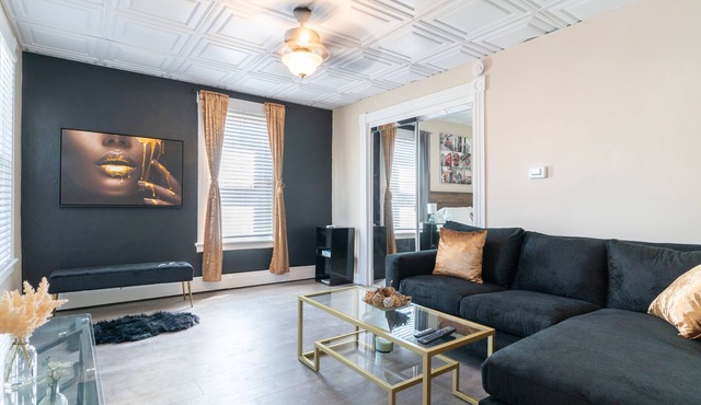 Eclectic newly renovated 2Br apartment