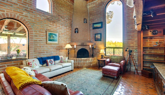 Eclectic Tucson Home 2 Mi to Saguaro National Park