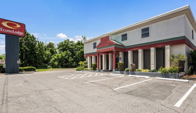 Econo Lodge Near Stewart Inter