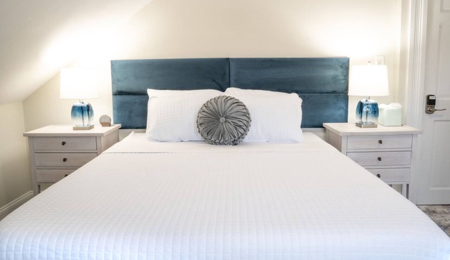 Elegant and comfortable queen room at the beach!