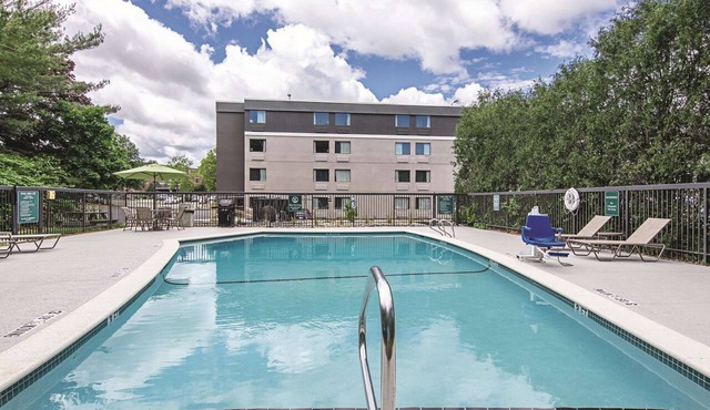 Elegant King Suite, La Quinta Portland, Downtown Proximity, Free Breakfast