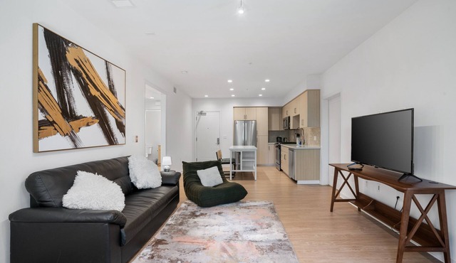 Elegant New 2BR Luxury Home in Irvine