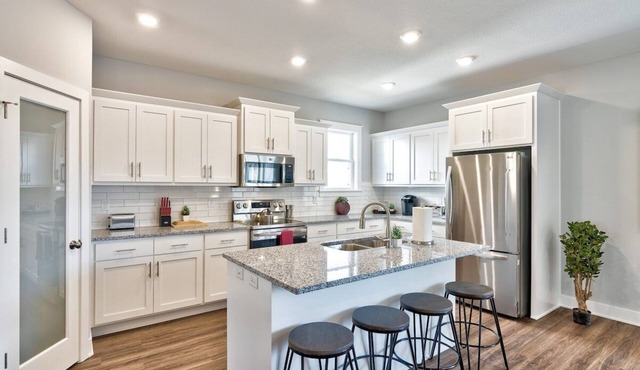 Elegant New Build Home W/Office