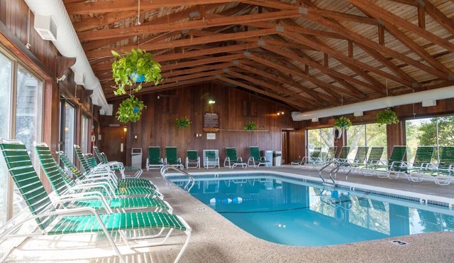Elegant Room w/Pool Views, Private Balcony —Perfect for Families