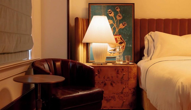 Elegant Suite Steps from Convention Center - 5 Min Walk