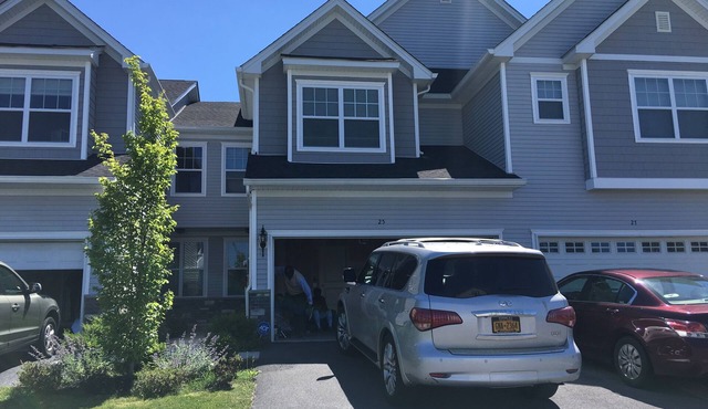 Elegant Town Home Middletown suburb close to city