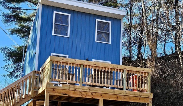 Elevated Cottage Nestled in Nature and near the New River in Draper, Virginia, Perfect for a Weekend Escape