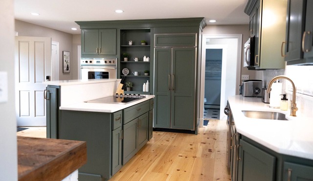 Elm Farm: 1800's Farmhouse with Modern Amenities