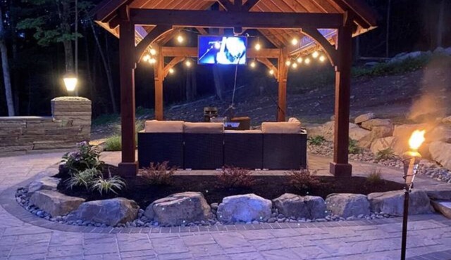 Enjoy a cozy, quiet spot off the main roads but close to hiking/biking trails!