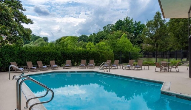 Enjoy a Hassle-Free and Suiting Stay! 3 Convenient Units, Onsite Pool, Parking!
