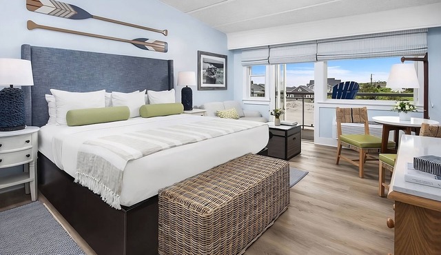 Enjoy Comfort and Convenience on your Vacation! FREE Parking, Indoor Pool!