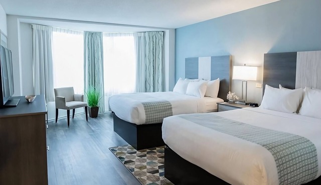 Enjoy Comfort and Convenience on your Vacation! 4 Ocean View Units! Onsite Pool!
