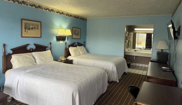 Enjoy Mountain Adventures from 2 Relaxing Rooms w/2 Full Beds w/Private Bath