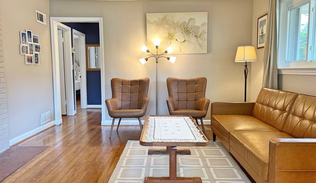Entire Cozy 3 bedrooms Single Bungalow House in Arlington Near DC
