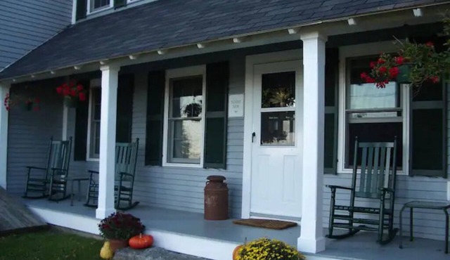 Entire Farmhouse with lots of open space 15 min north of Keene