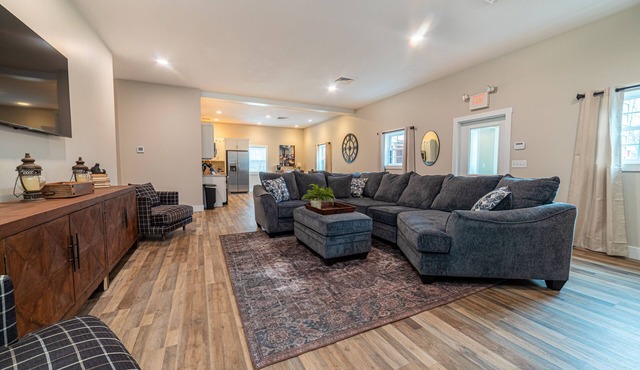 Entire home in Lexington. Very spacious and newly renovated building.