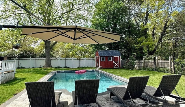 Escape to serene 3BR Cutchogue haven with heated pool, near beaches & vineyards.