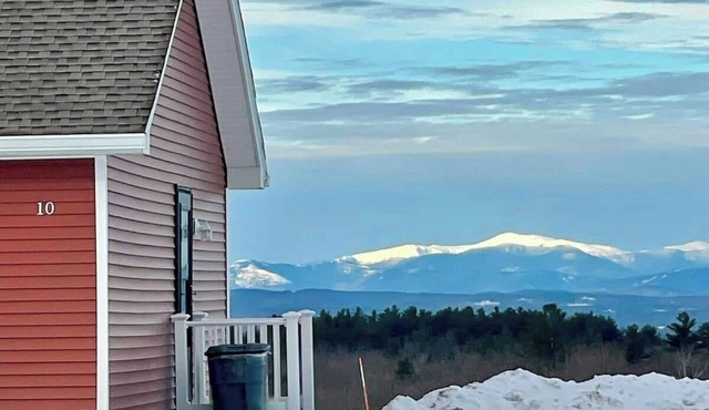 Escape to Skyline Cottage, a 3 bedroom home with Breathtaking Mountain Views