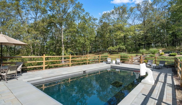 ESKape Manor: Great Views, Hot Tub & Fun Amenities