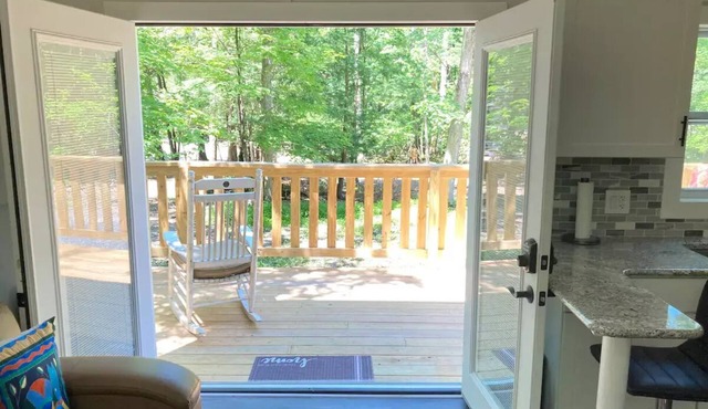 Esopus Creek modern Tiny house Retreat in Woodstock &Kingston Catskill area!