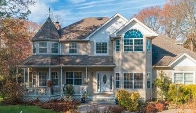 Estate Setting At The Gateway To The Hamptons