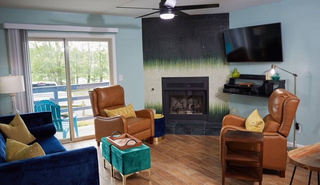 Evergreen Retreat – Walk to Timberline Mountain ski lifts and lodge!