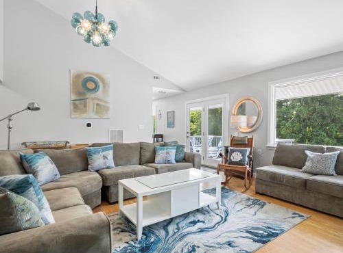 Exceptional Contemporary Retreat with 4 King Beds in Mystic CT