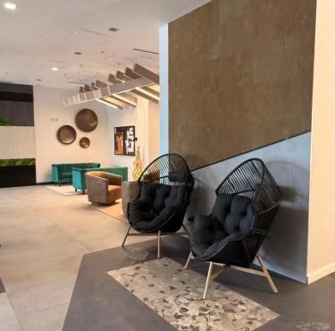 Exclusive Deluxe Queen Suite Luxury Boutique Building Downtown Hartford FREE PARKING