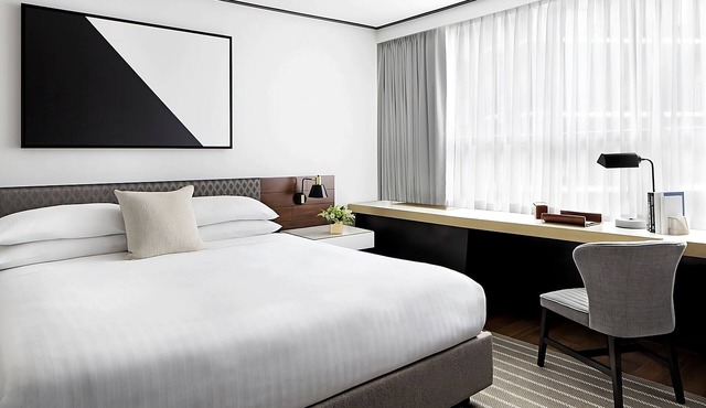 Executive King Suite w/Balcony – Minutes from the National Mall