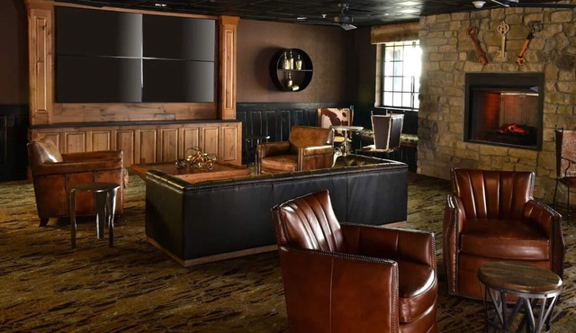 Expanded 2 Queen w/Sofa Sleeper, Stoney Creek Broken Arrow | 2 Units