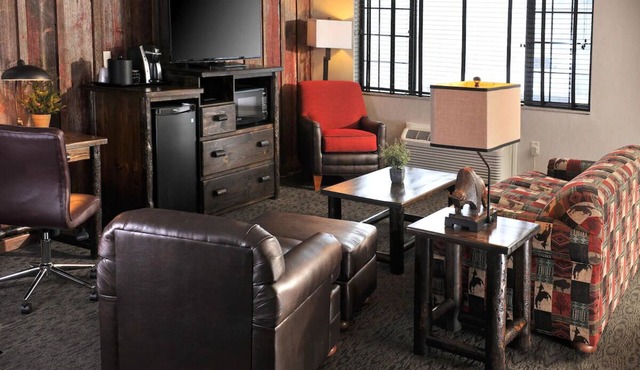 Expanded King Bunk Bed Suite, Stoney Creek KC, Room for the Crew!