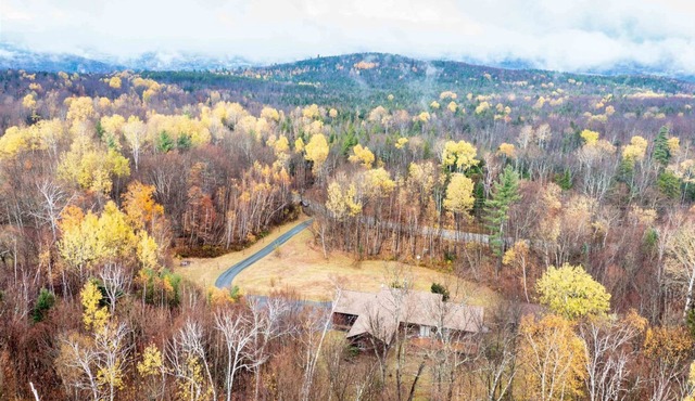 Expansive mountainside retreat, close to Stowe, Smuggler's Notch, Jay