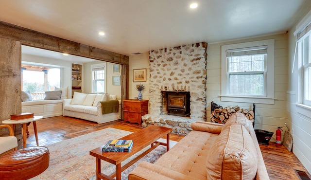 Expansive Wilmot Escape w/Deck Near Skiing!
