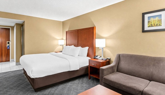Explore Baton Rouge—Near LSU, Downtown, Zoo & Mall with Free Breakfast & Parking