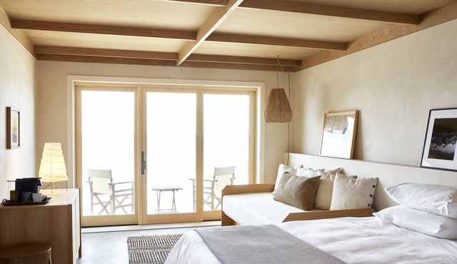 Explore Montauk's Natural Beauty! Swimming Pool, Free Breakfast, Beachfront!
