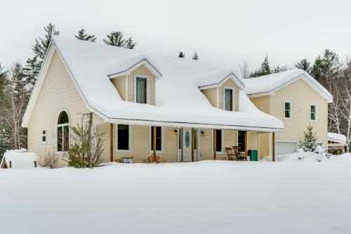 Explore the White Mountains! Spacious Rural Home