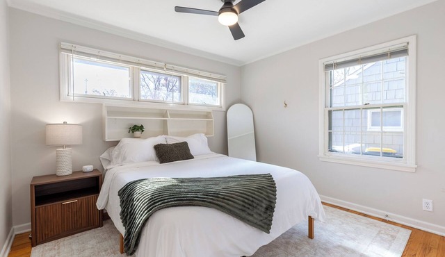 Extended Stay 3BR. Fenced Yard & Fast WiFi